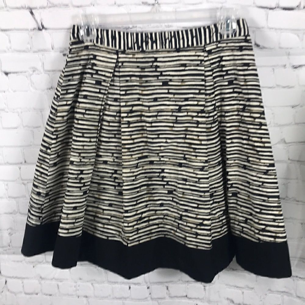 Vince Camuto Black cream tan Striped Full Pleated Skirt 10 EUC black hem lined